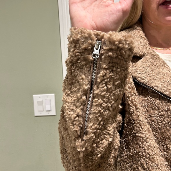 Bella Dahl cropped shearling jacket - Picture 2 of 2